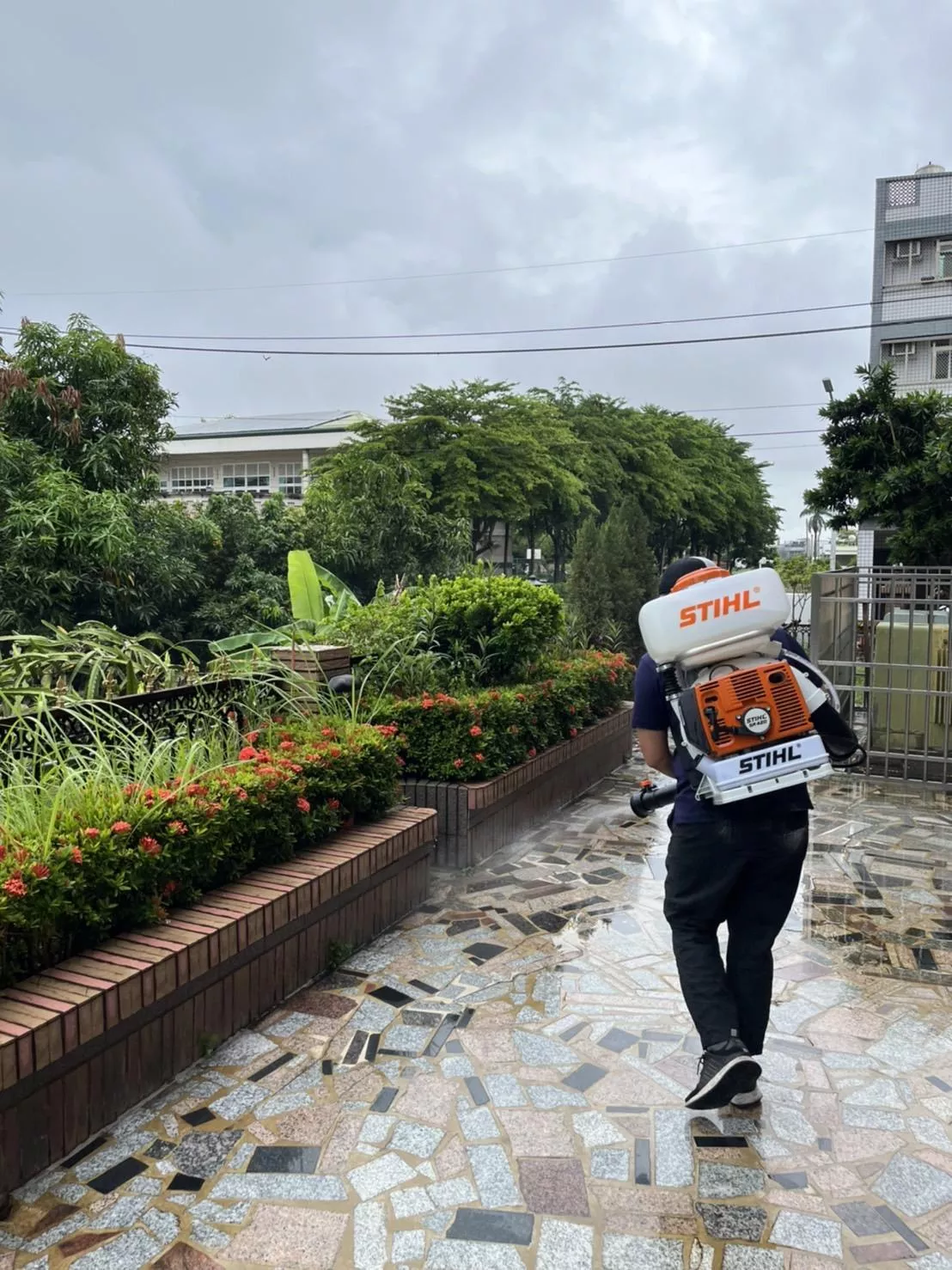 社區中庭消毒噴灑