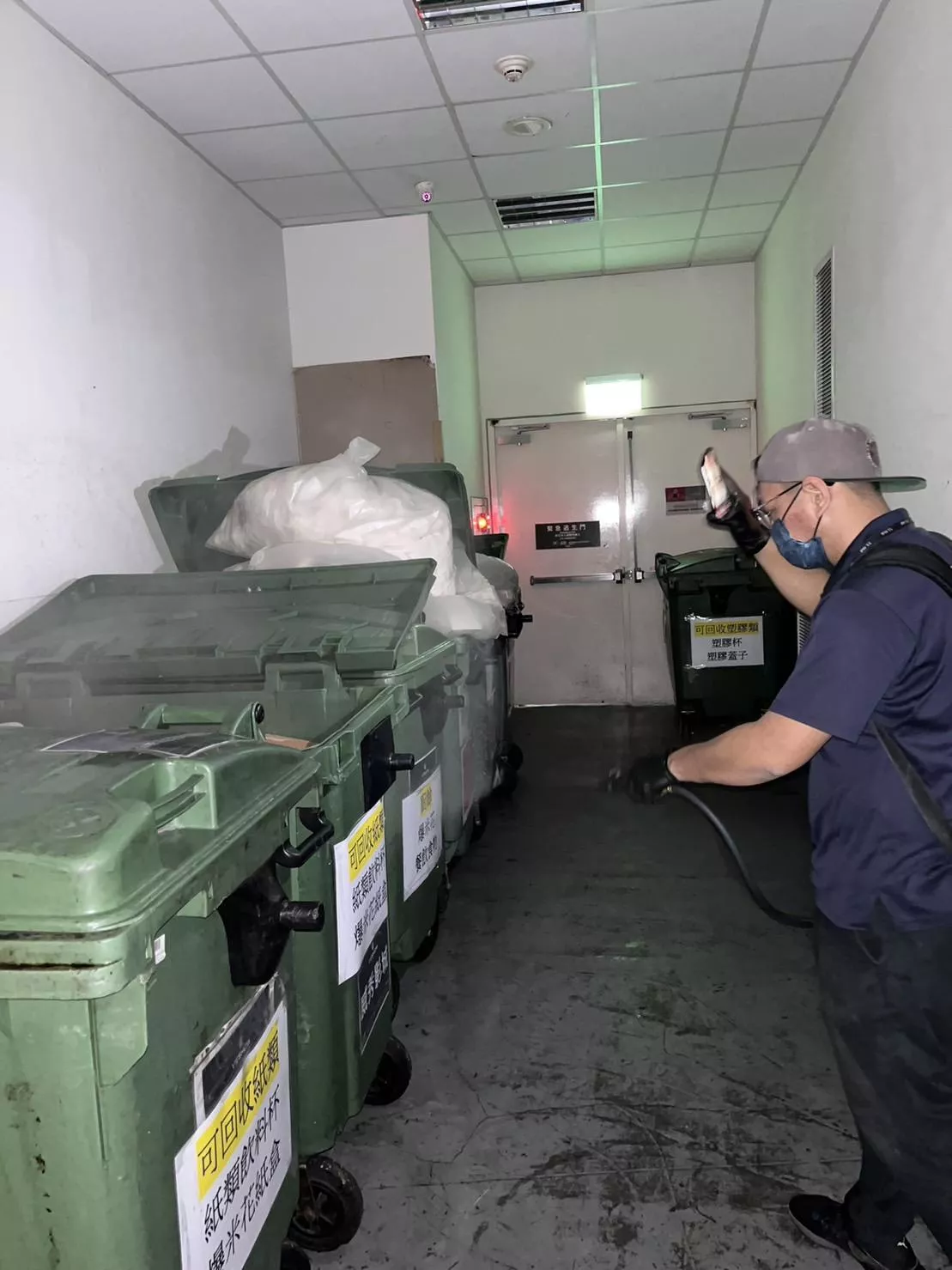 逃生空間與垃圾暫存區消毒