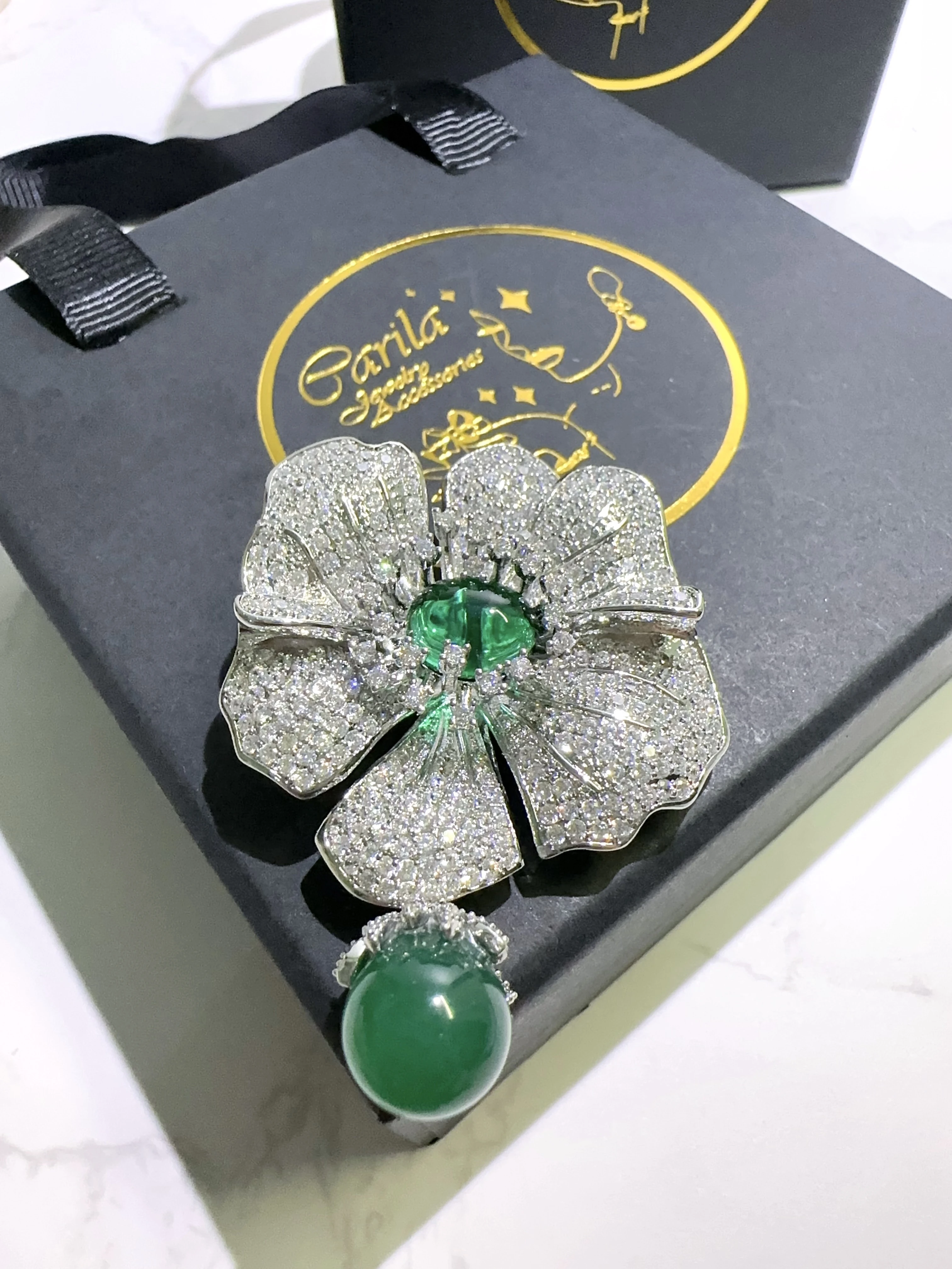 精緻高檔微鑲綠色瑪瑙花朵胸針