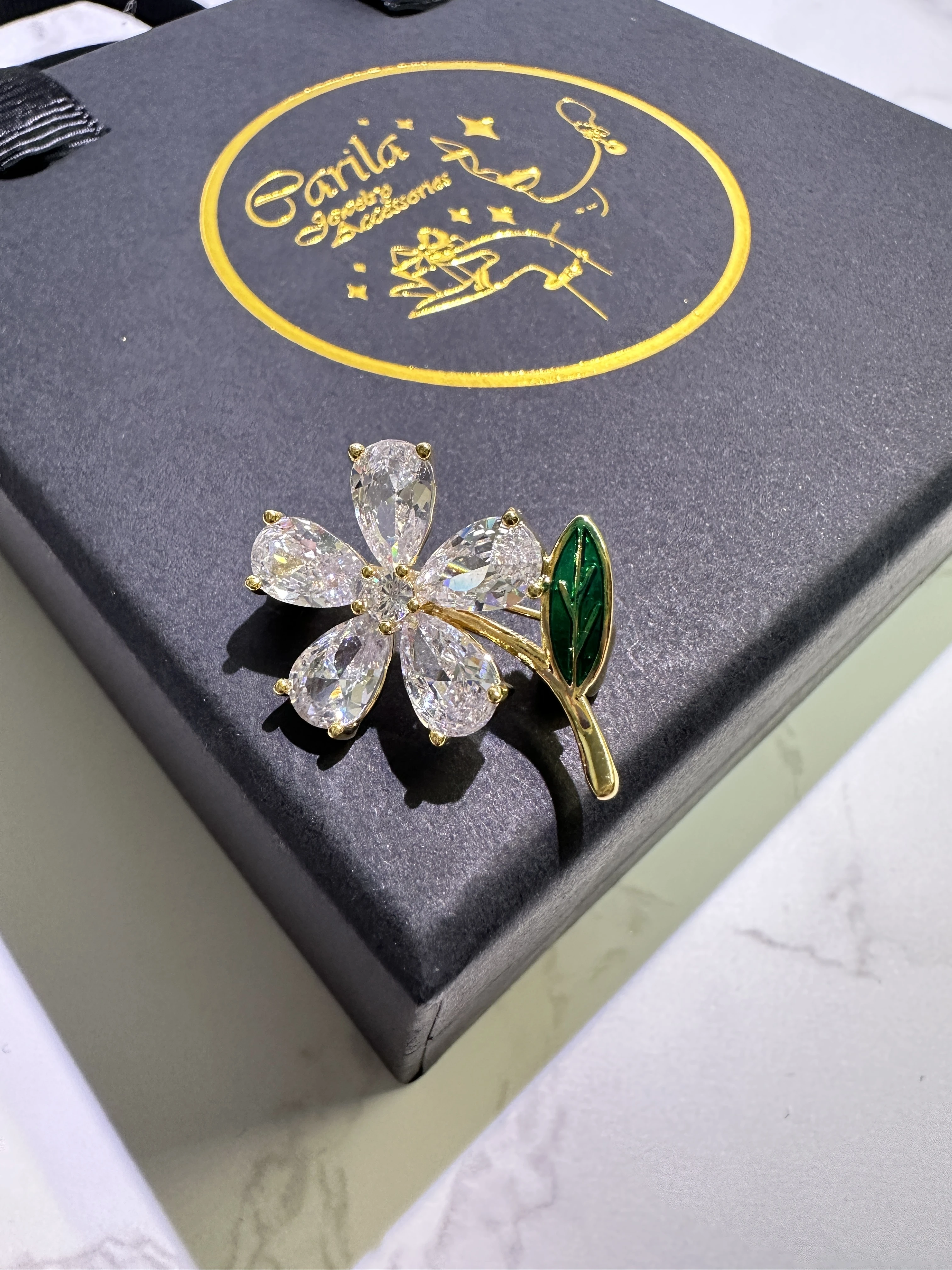 微鑲工藝閃亮鋯石小花朵防走光小胸針