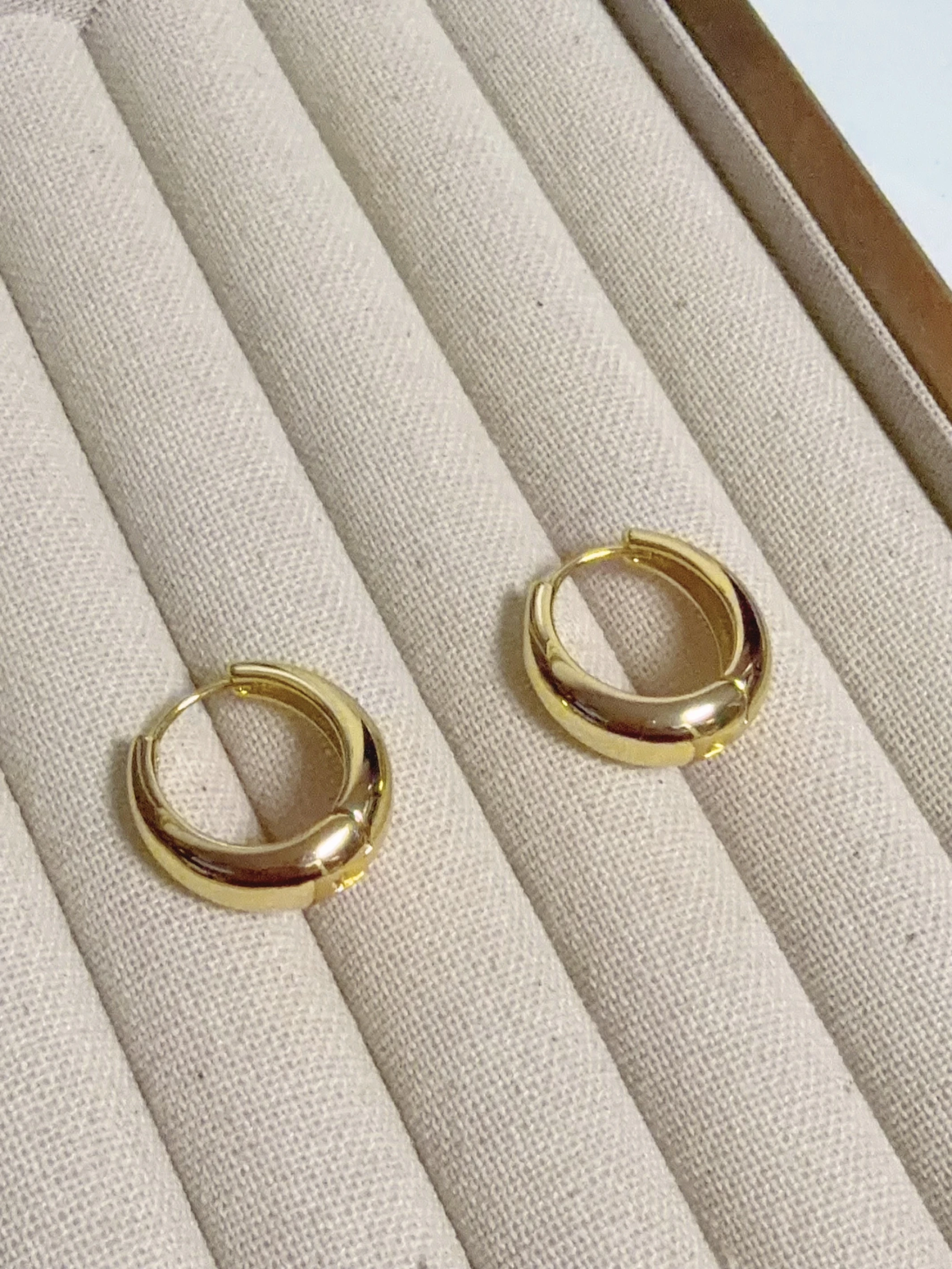 金色圓弧耳環/銅電鍍金材質