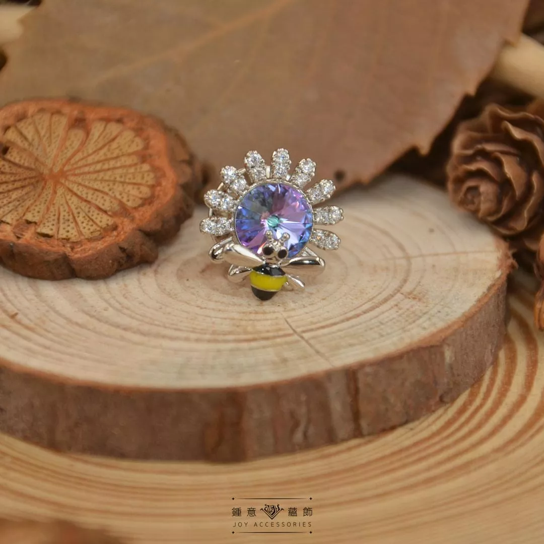 [絕版] 小蜜蜂採蜜鈕扣針 ╳ 維也納水晶