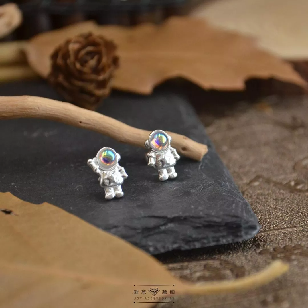 S925純銀．探心太空人鎖針耳環