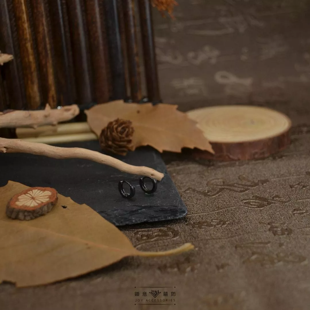 S925純銀．槍黑圈扣耳環