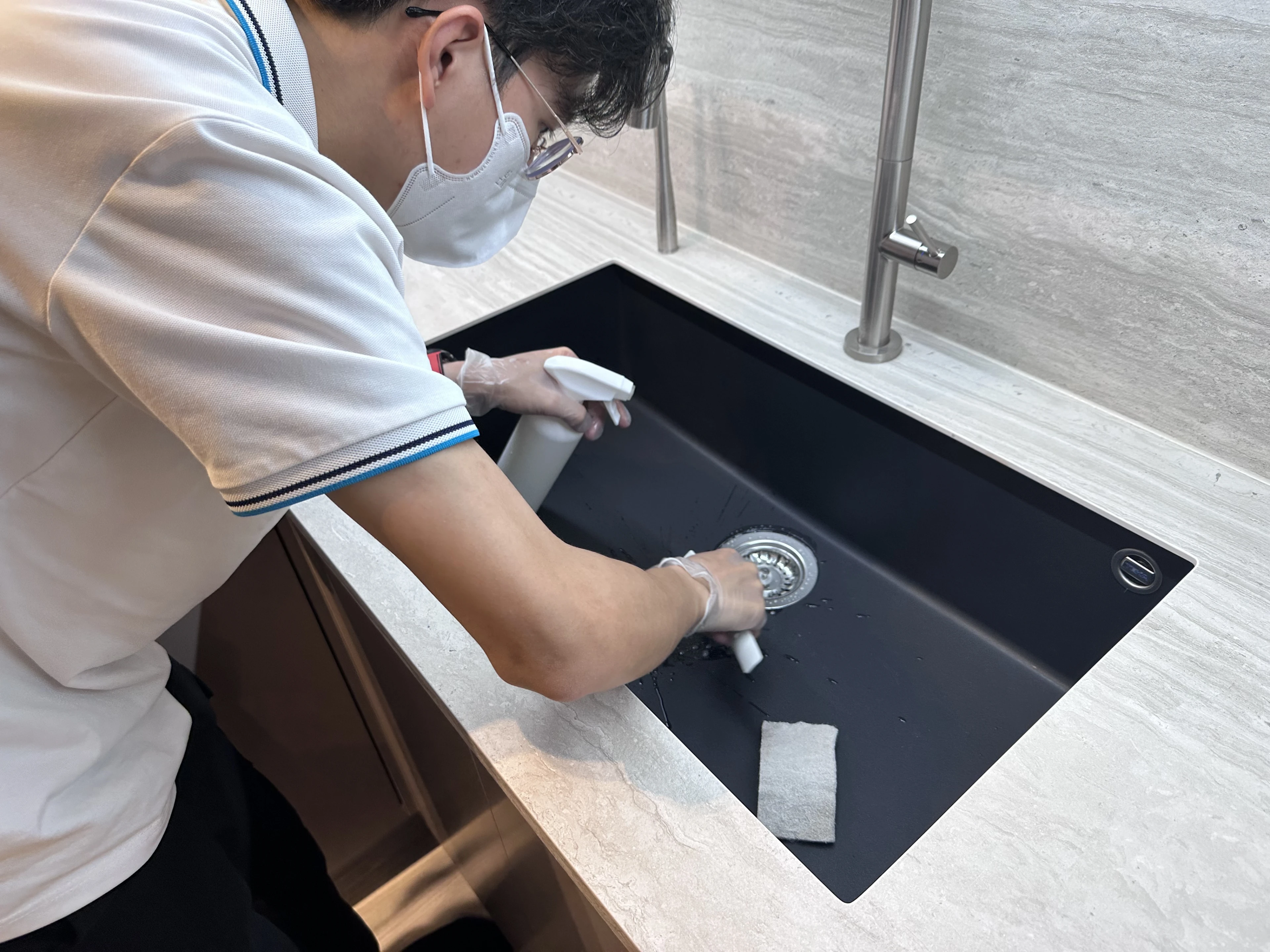 廚房牆壁怎麼清潔？輕鬆五步驟讓油汙OUT｜廚房鍍膜推薦水宅研居