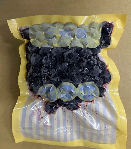 三聲買 加拿大冷凍藍莓 實拍 真空包裝內的整顆藍莓