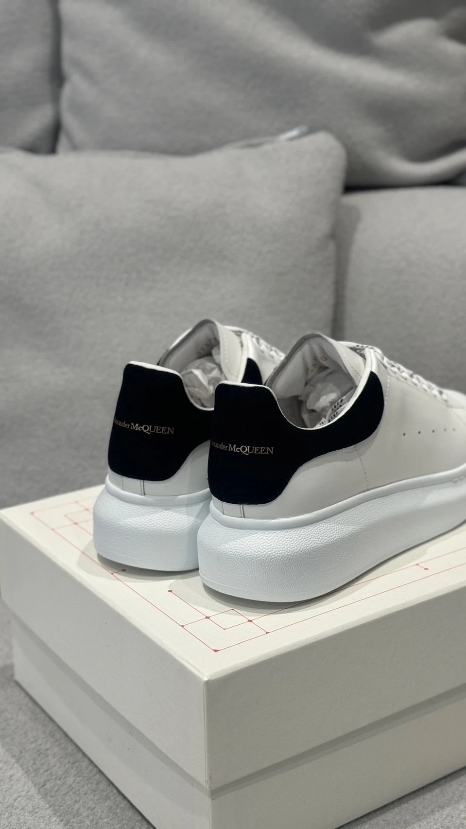 (依尺寸報價)MCQ 黑尾小白鞋 女款