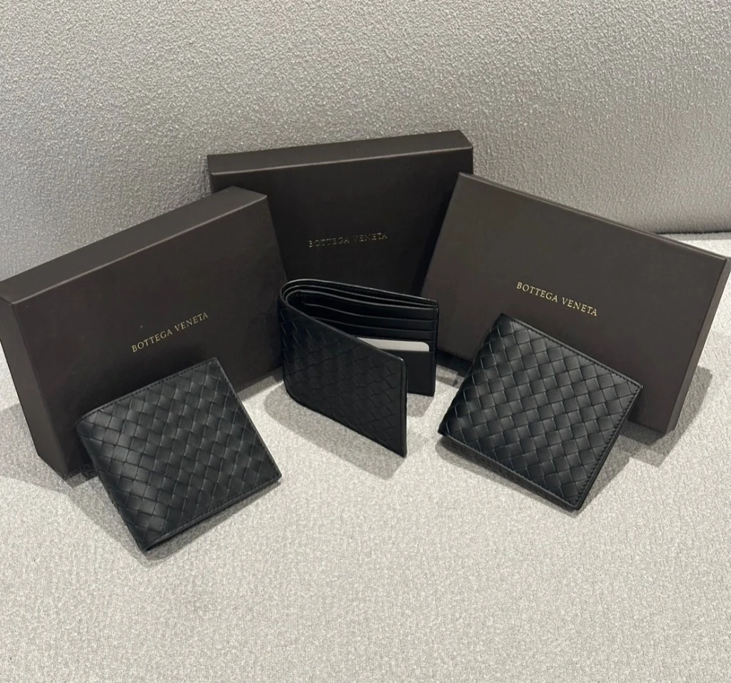 BOTTEGA VENETA 經典編織八卡對開短夾