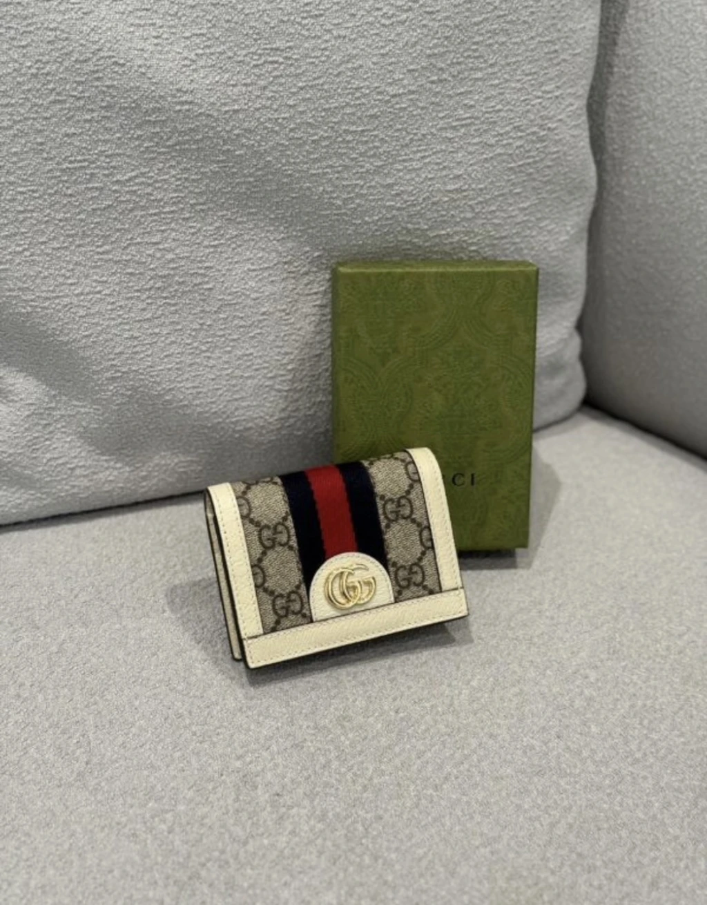 Gucci 對開短夾