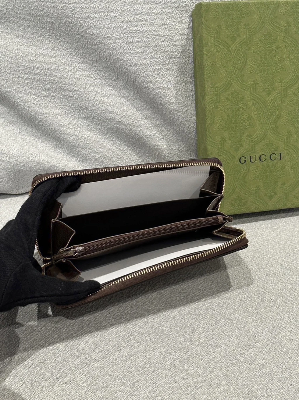 Gucci 經典老花 拉鍊長夾
