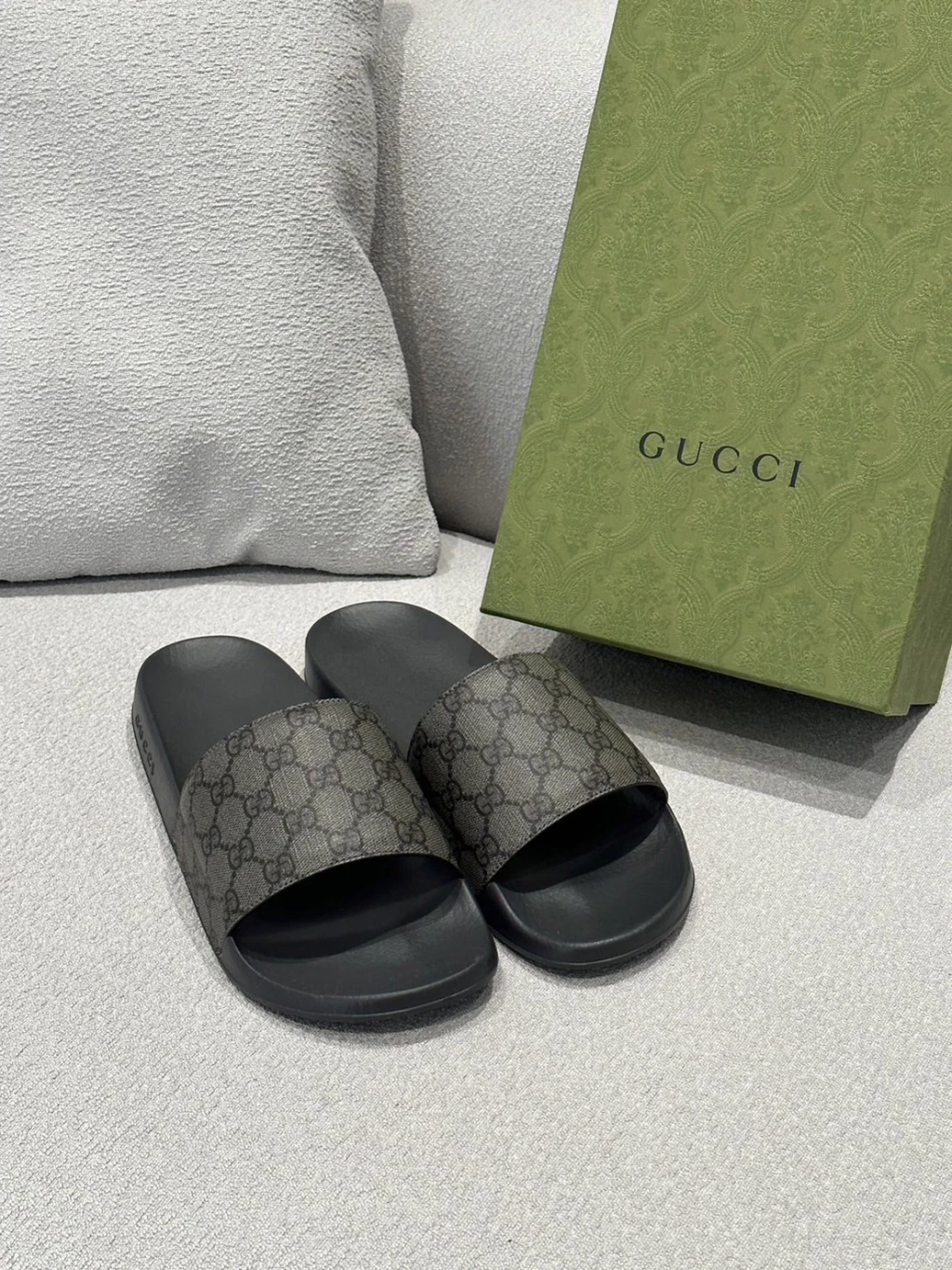 Gucci 拖鞋