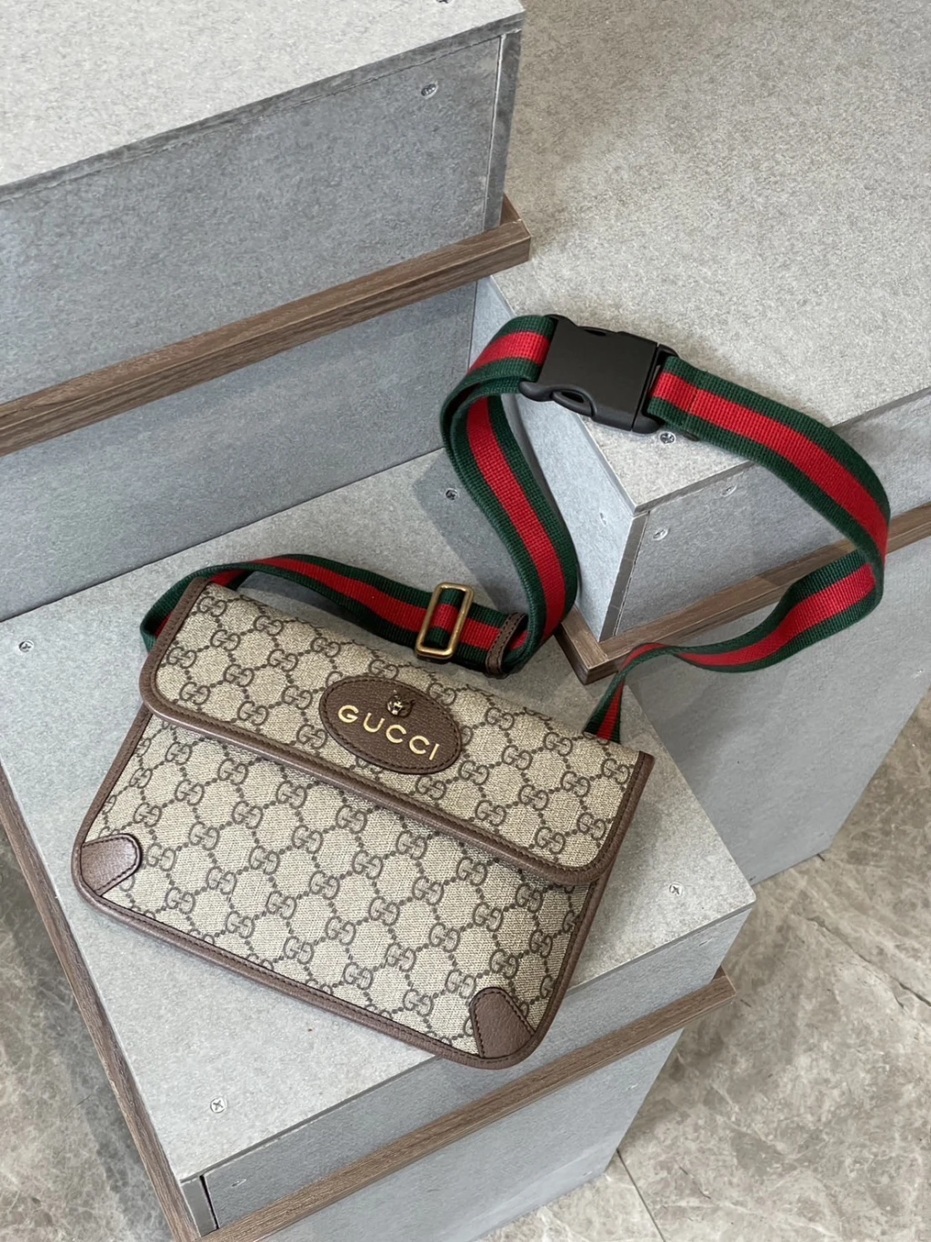 Gucci supreme 腰包