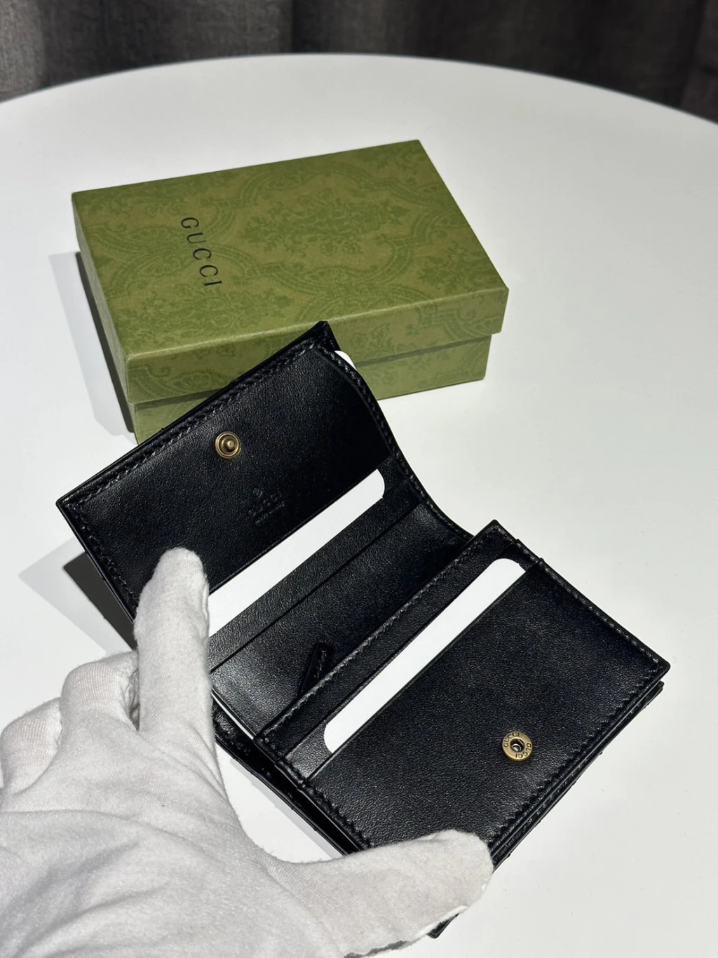 Gucci 黑金 對開短夾