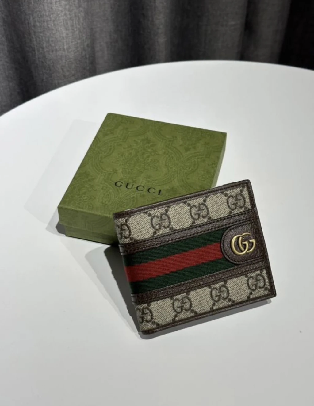 Gucci 老花八卡短夾