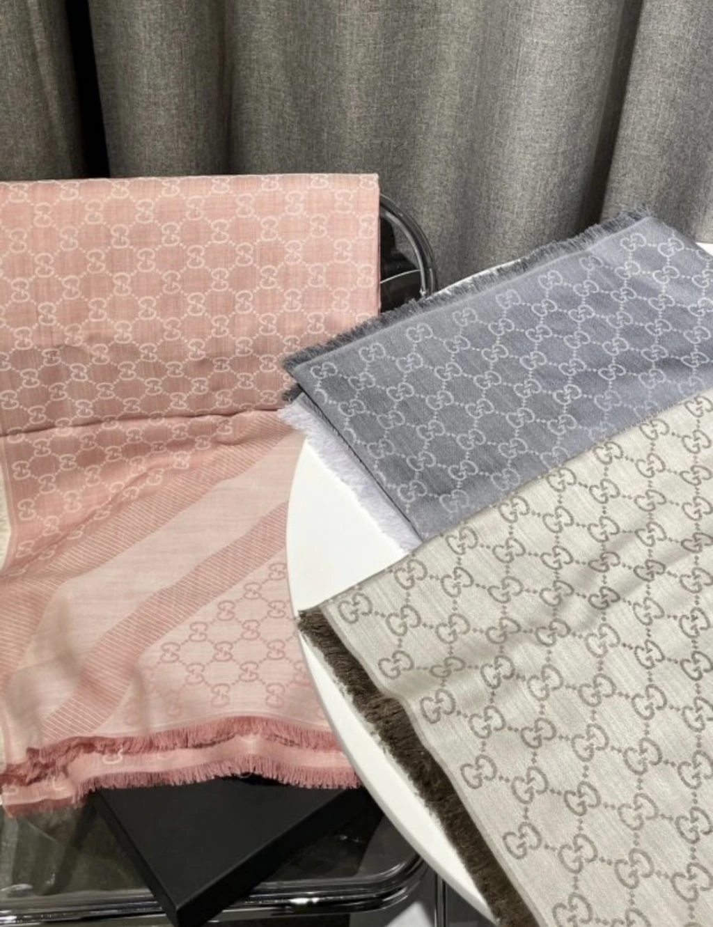 Gucci 經典款 薄圍巾(三色)