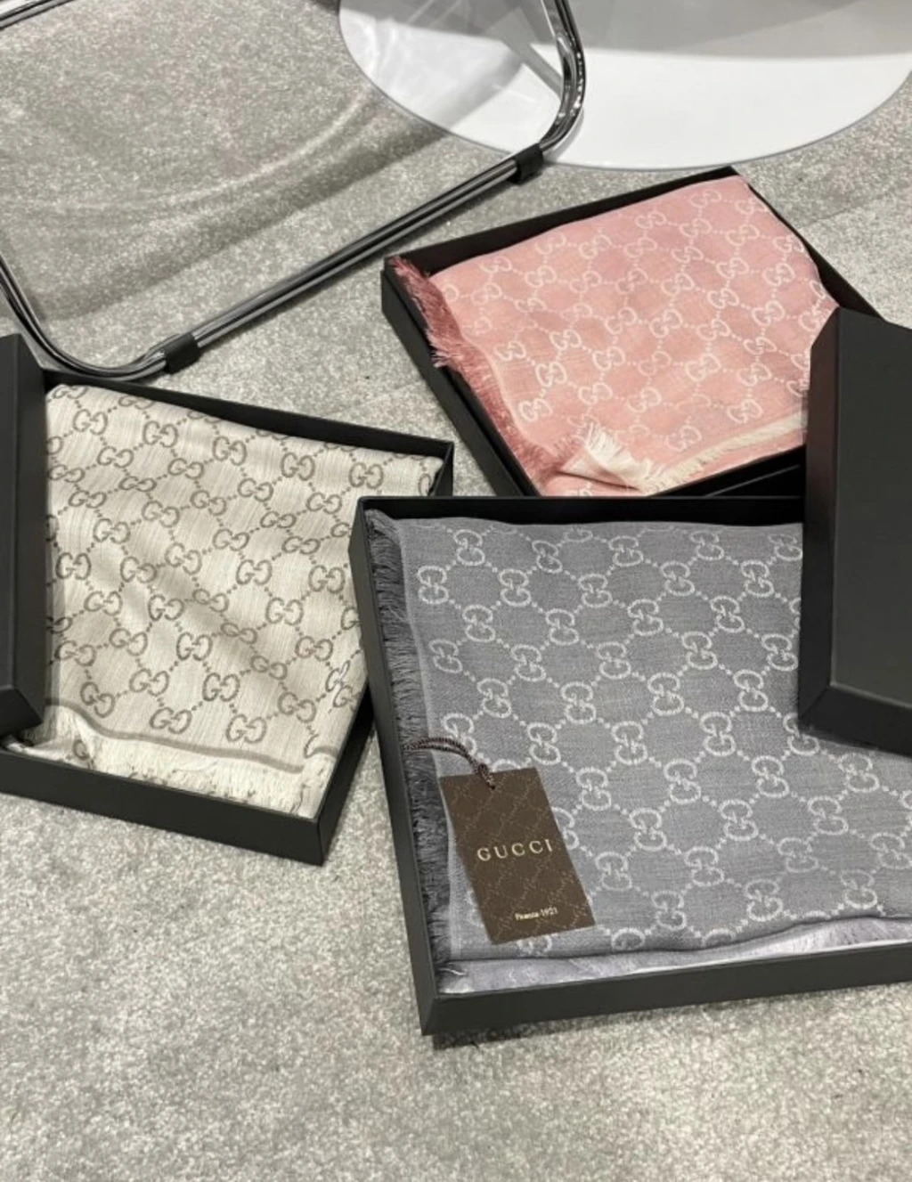 Gucci 經典款 薄圍巾(三色)