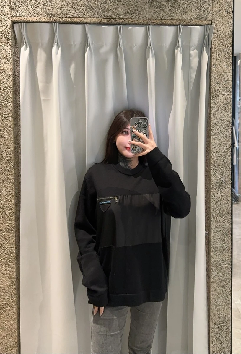 Prada 拼接口袋 大學T