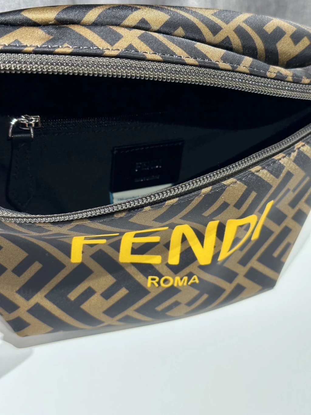 Fendi 腰包
