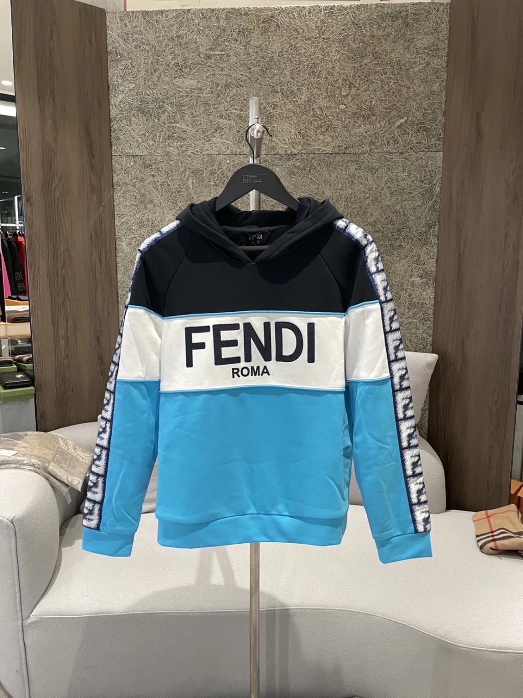 Fendi 拼接藍帽T