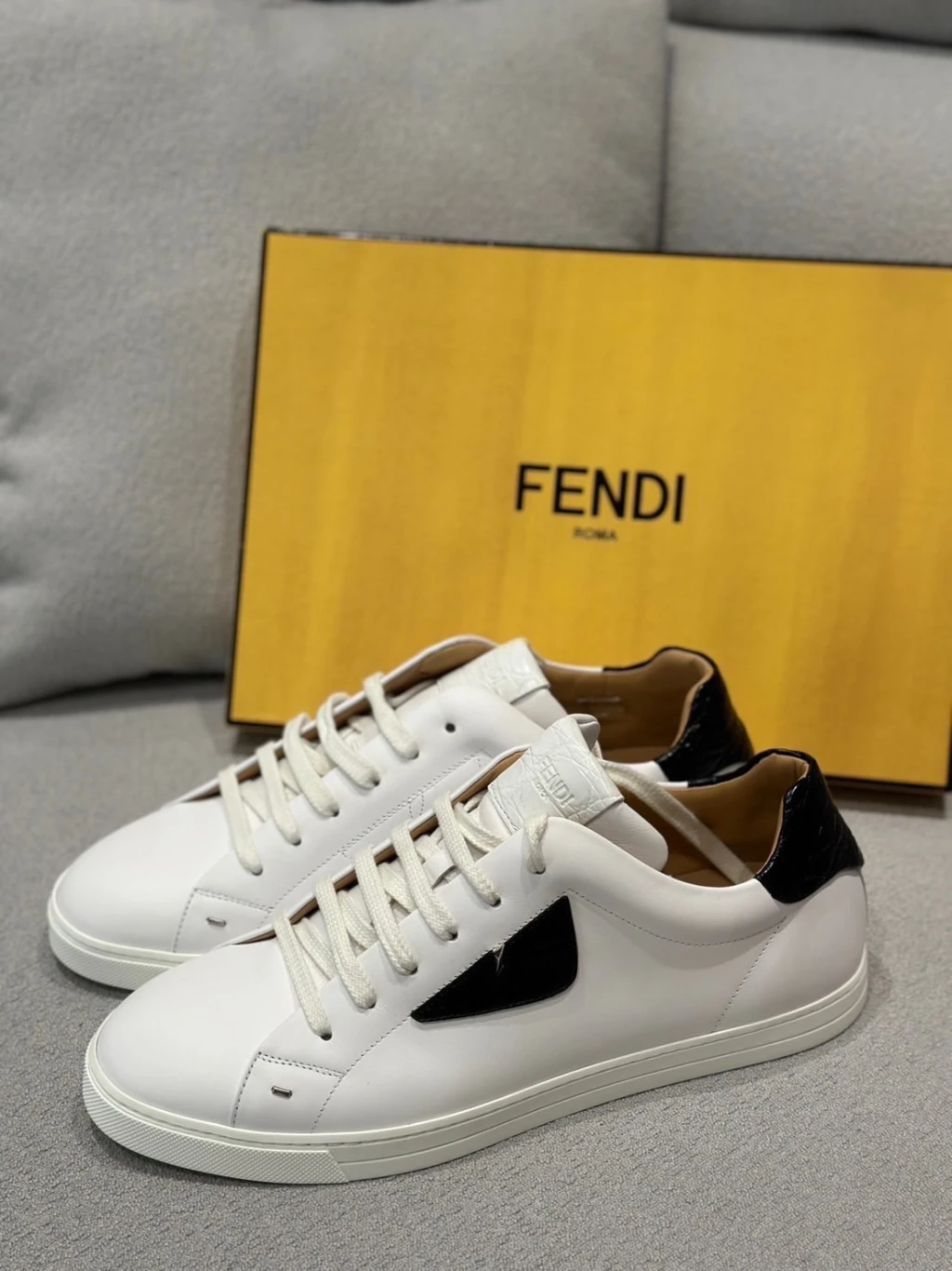 (依尺碼報價)Fendi 皮革休閒鞋