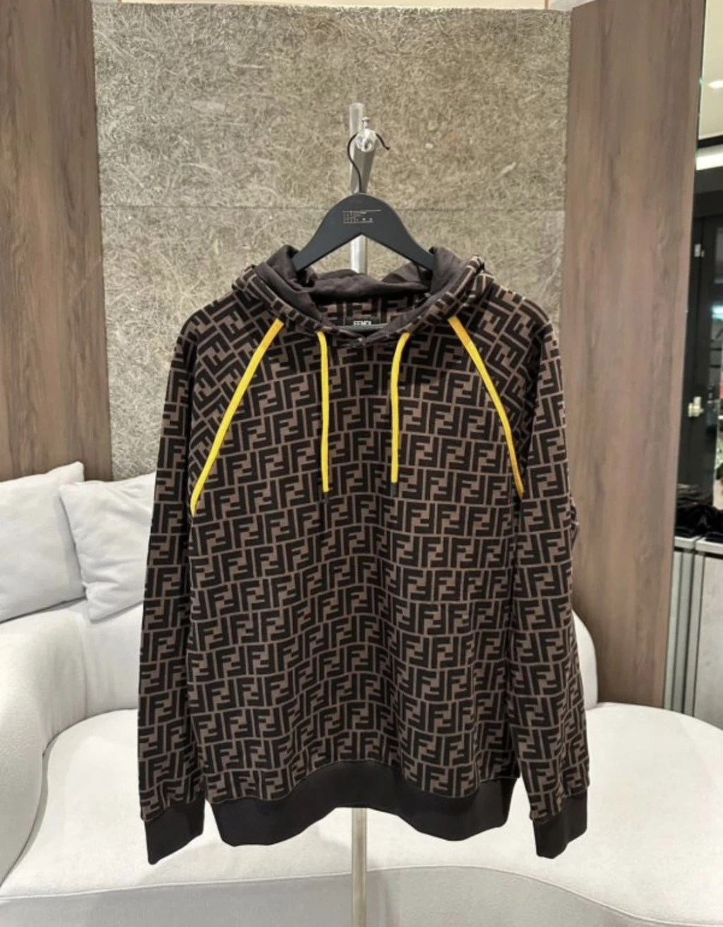 Fendi 滿版 帽T