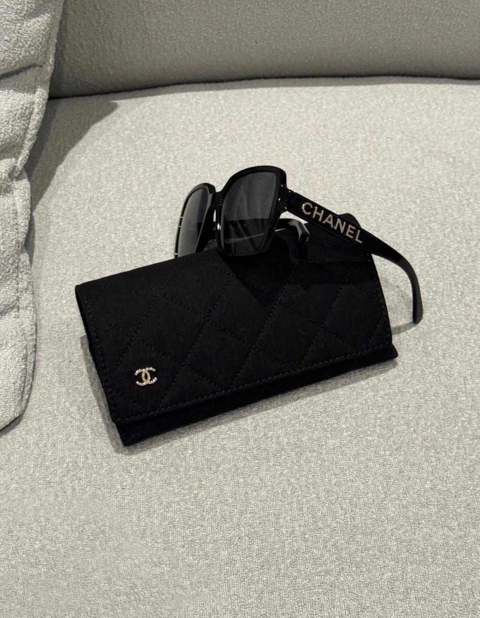Chanel 側邊字母 墨鏡