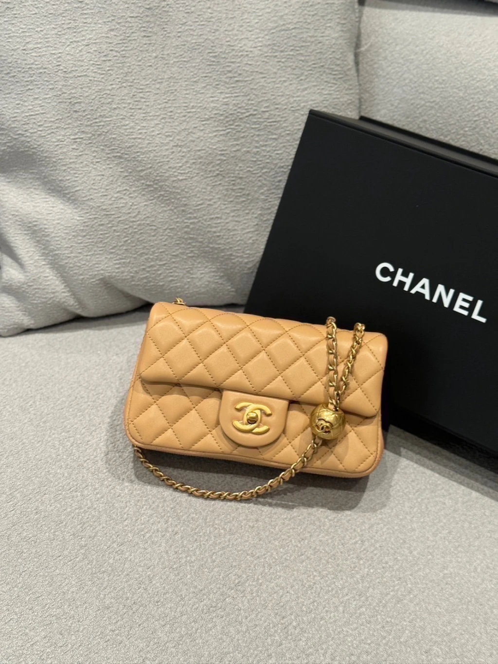 Chanel mini cf 金球 奶茶色