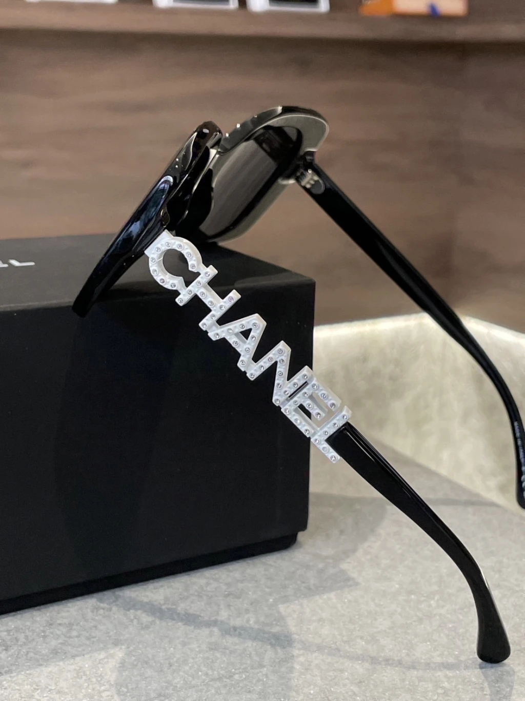 Chanel 墨鏡 白邊