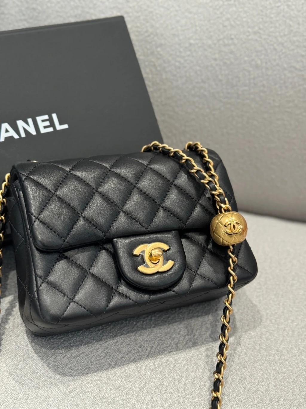 Chanel 方胖小金球