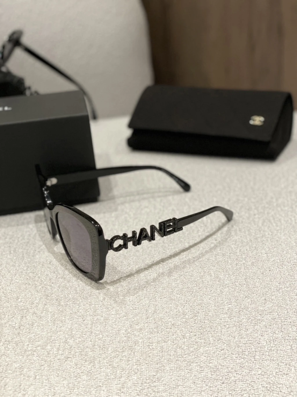 Chanel 側邊字母 墨鏡 黑