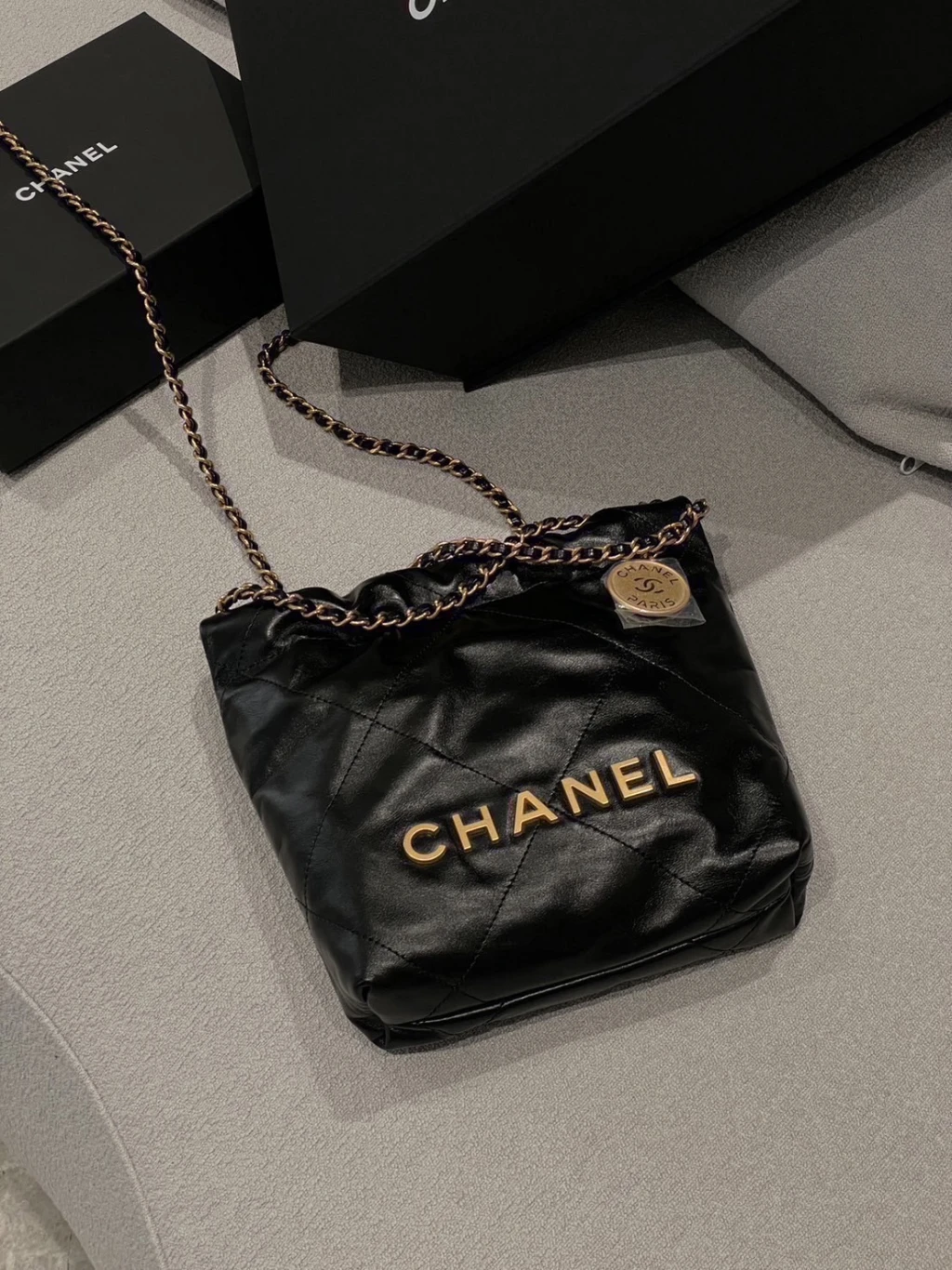 Chanel mini22 bag