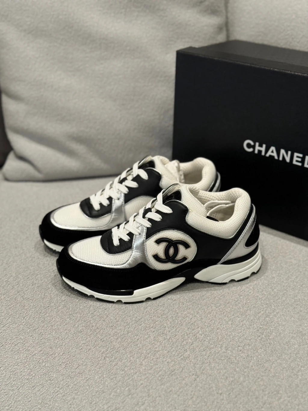 (依尺碼報價)Chanel 拼接熊貓鞋