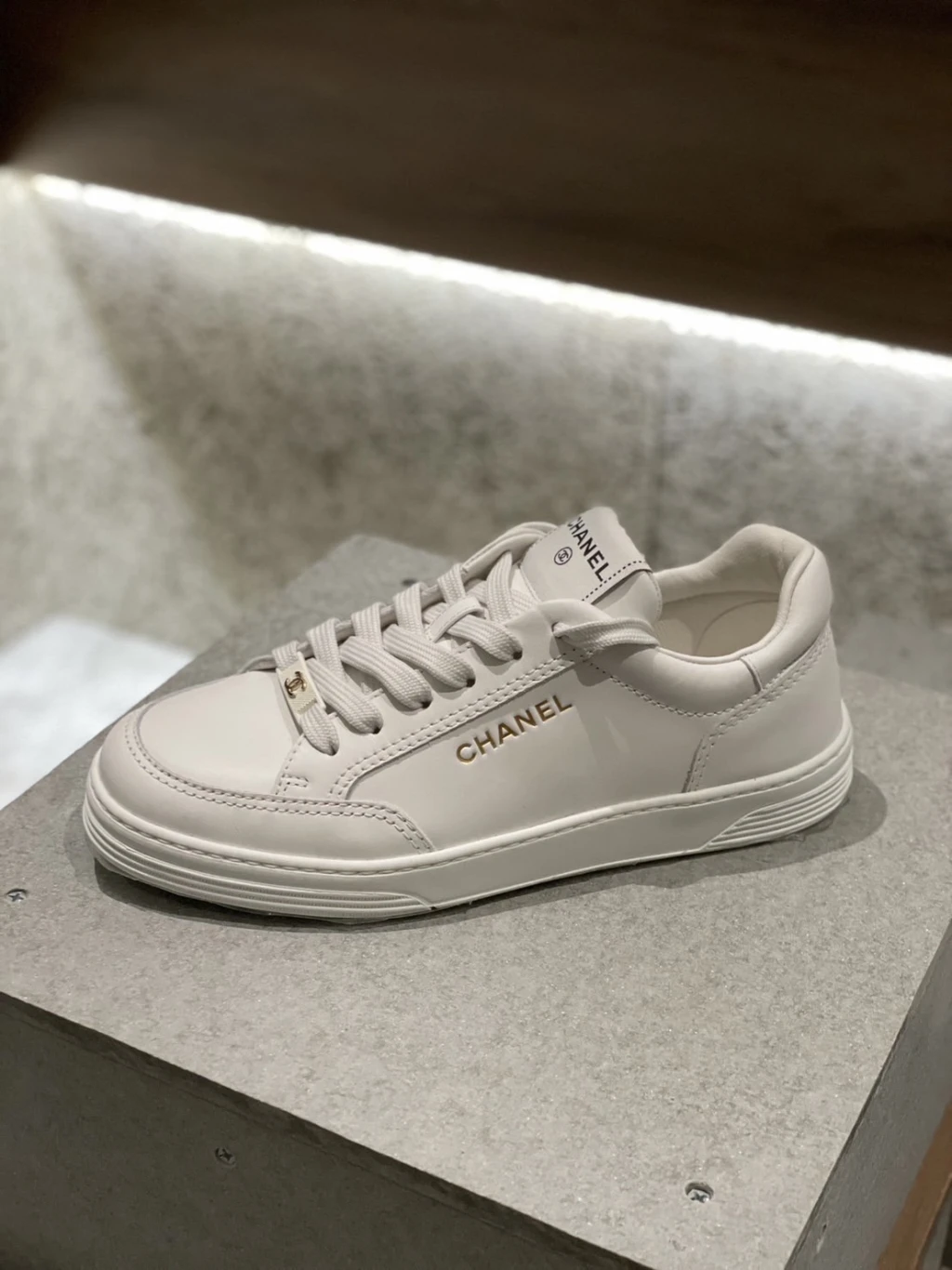 (依尺碼報價)Chanel 金邊 小白鞋