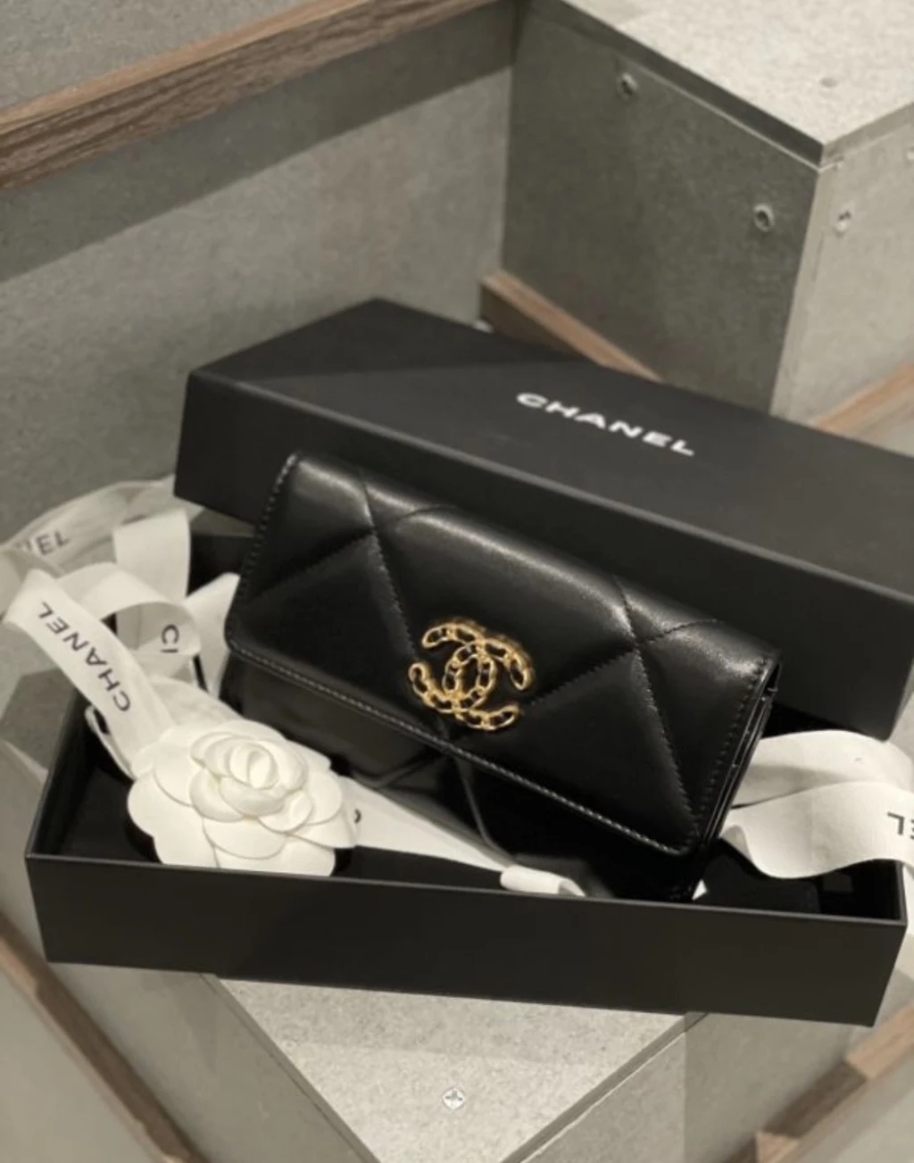 Chanel 19 翻蓋長夾