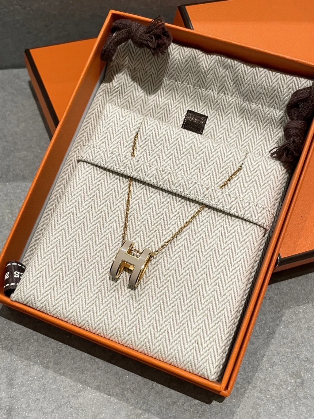 Hermes 奶茶色 項鍊