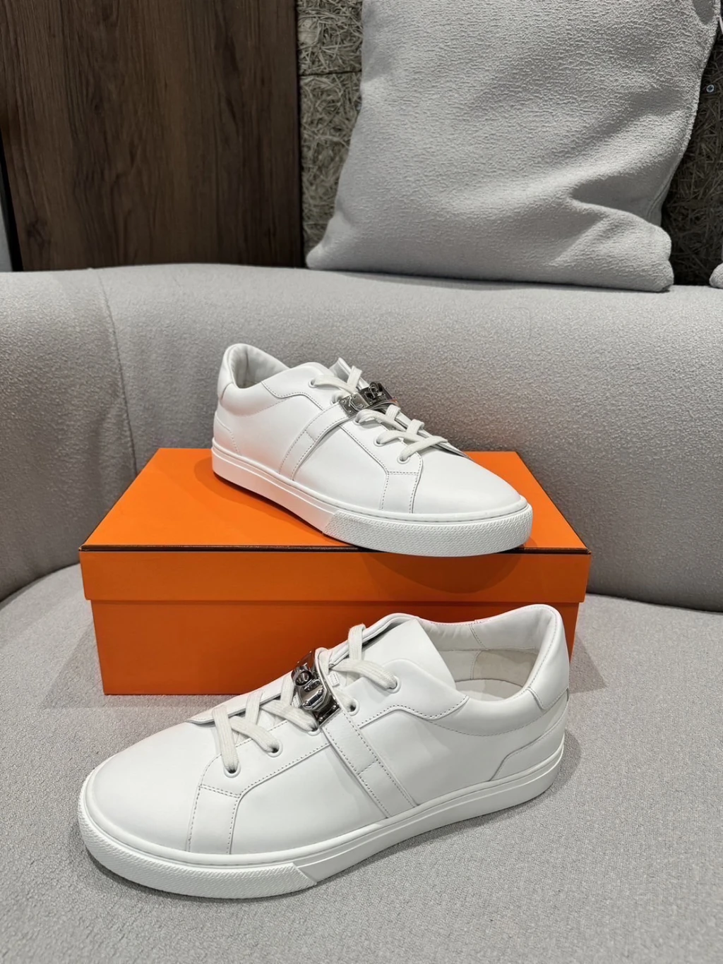 (依尺寸報價)Hermes 銀扣 小白鞋