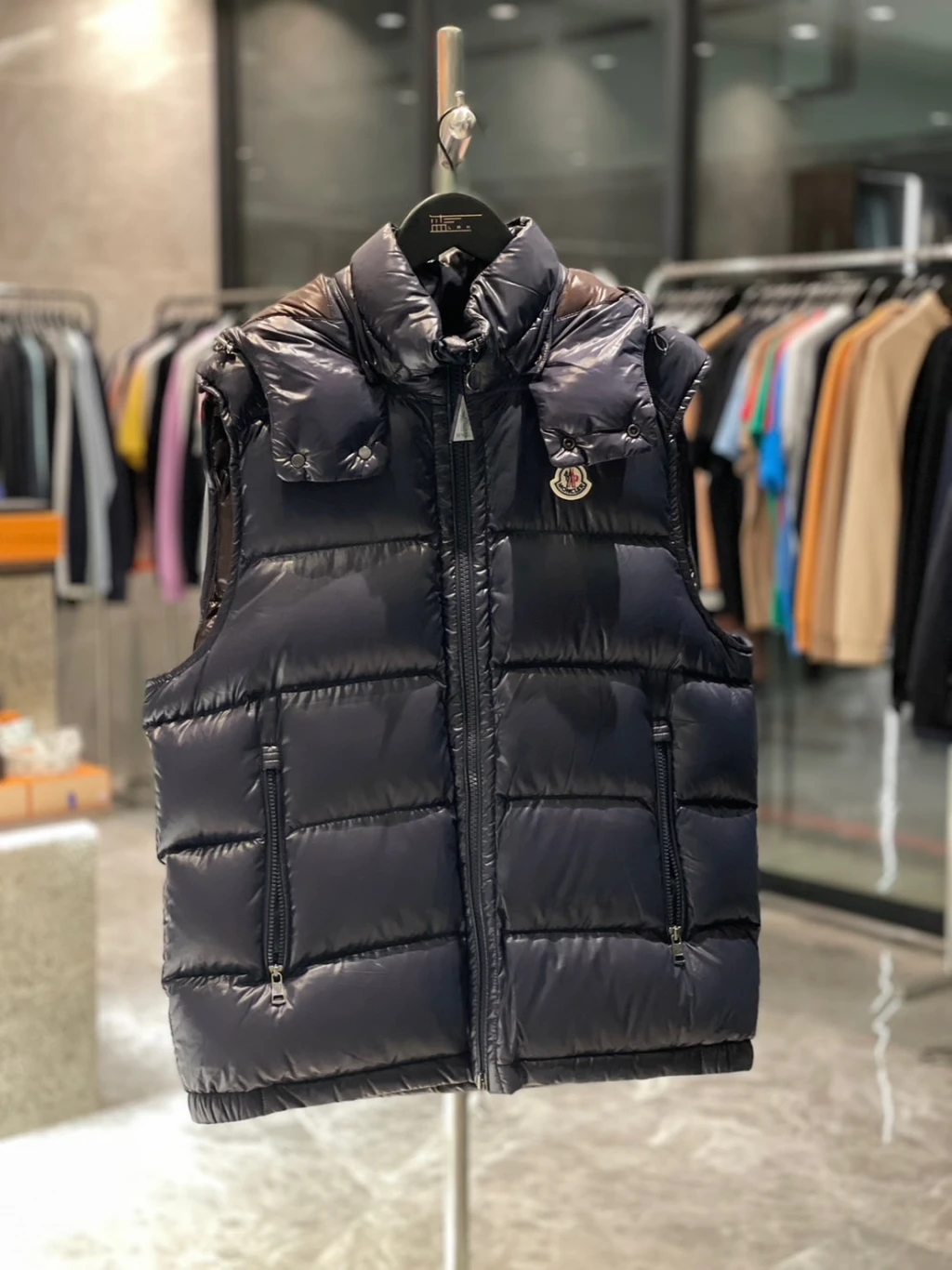 Moncler 羽絨背心 小標