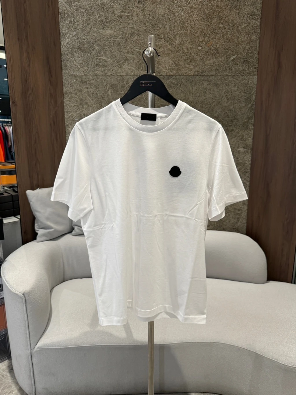 Moncler 背後字母大logo 白