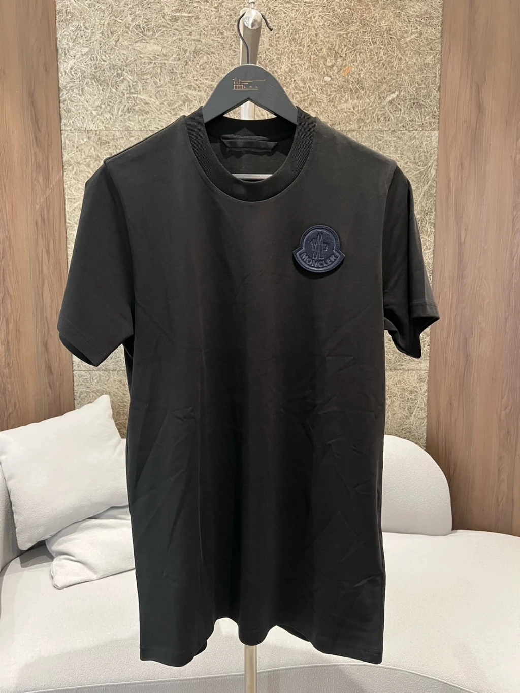 Moncler 黑底藍標