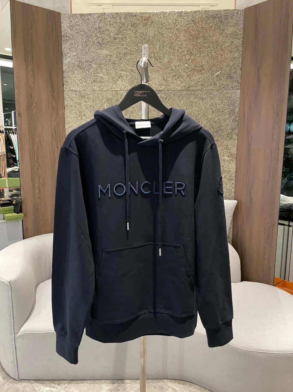 Moncler 刺繡字母 帽踢