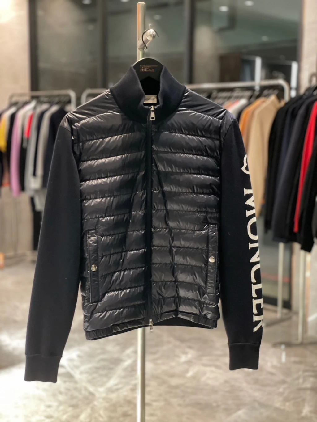 Moncler 拼接羽絨外套 手袖字母