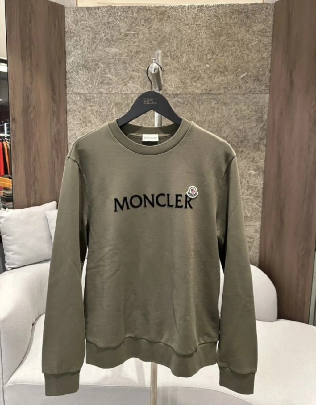 Moncler 字母款 軍綠 大學T