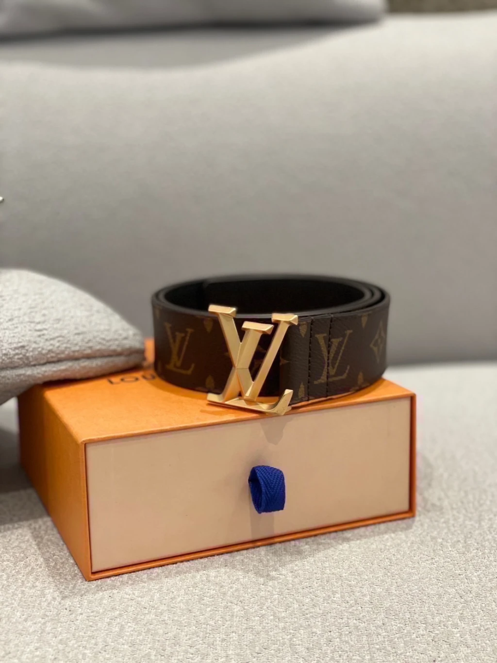 LV 金扣 咖色老花皮帶