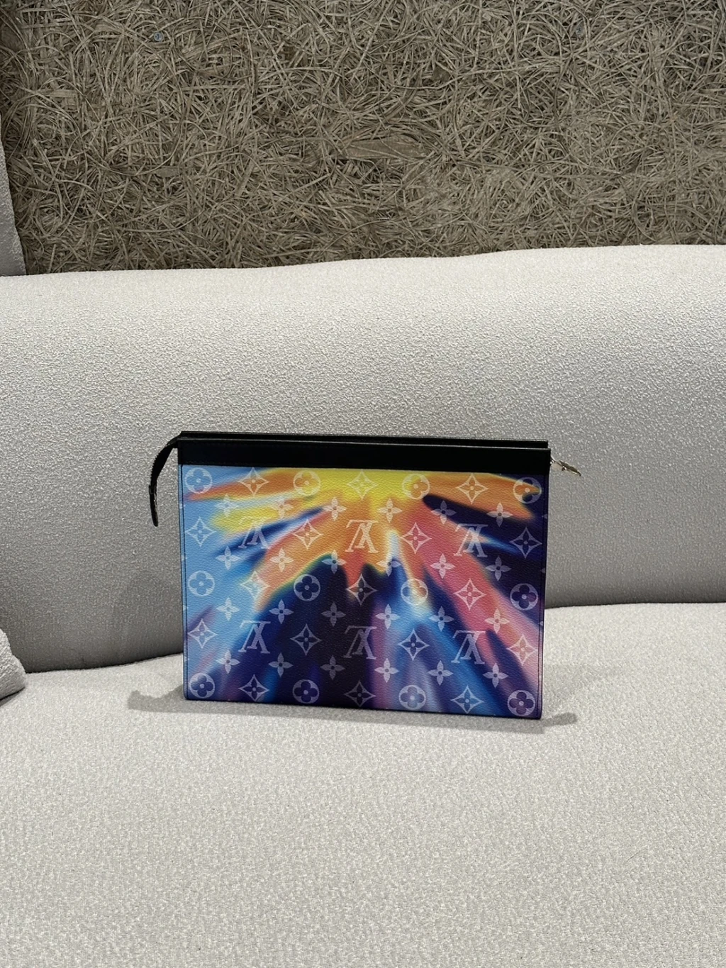 LV 炫彩手拿包