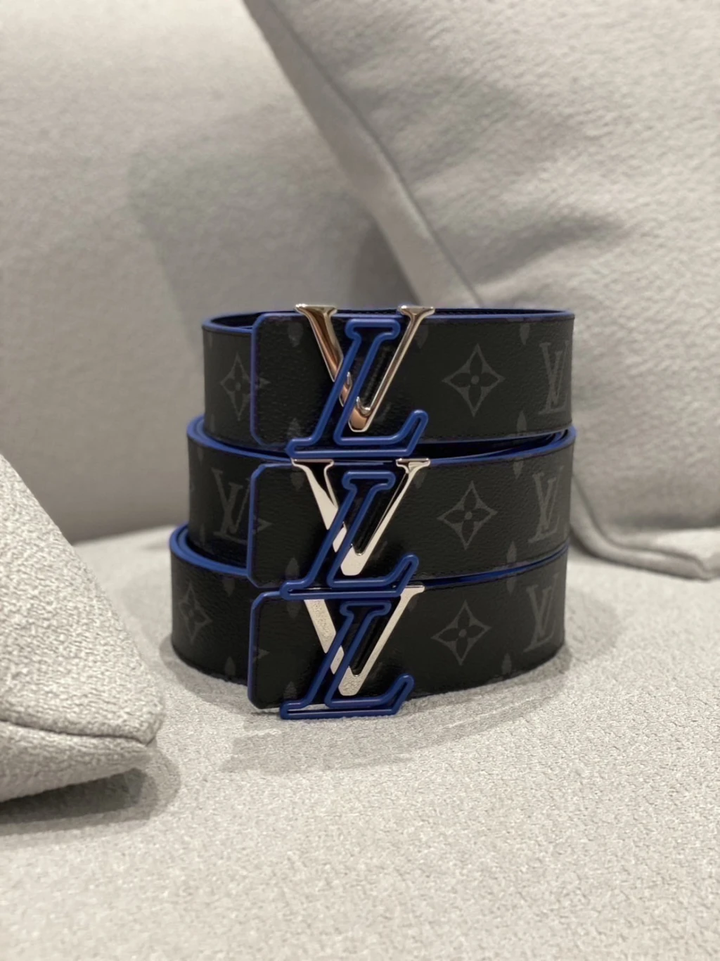 LV 老花簍空藍 皮帶