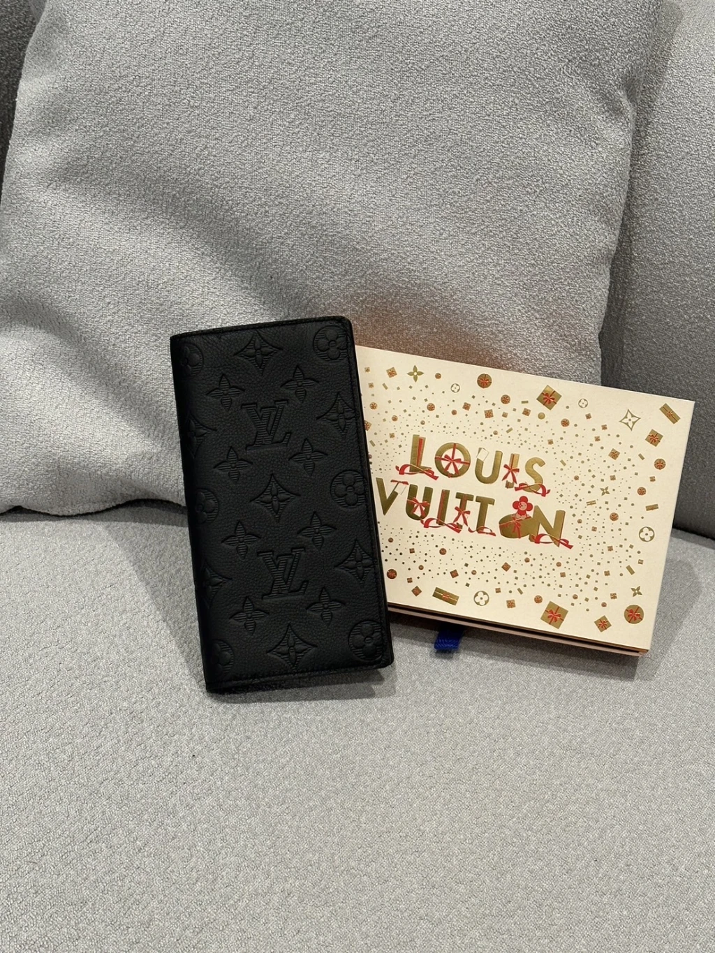 LV 壓紋印花 對開長夾