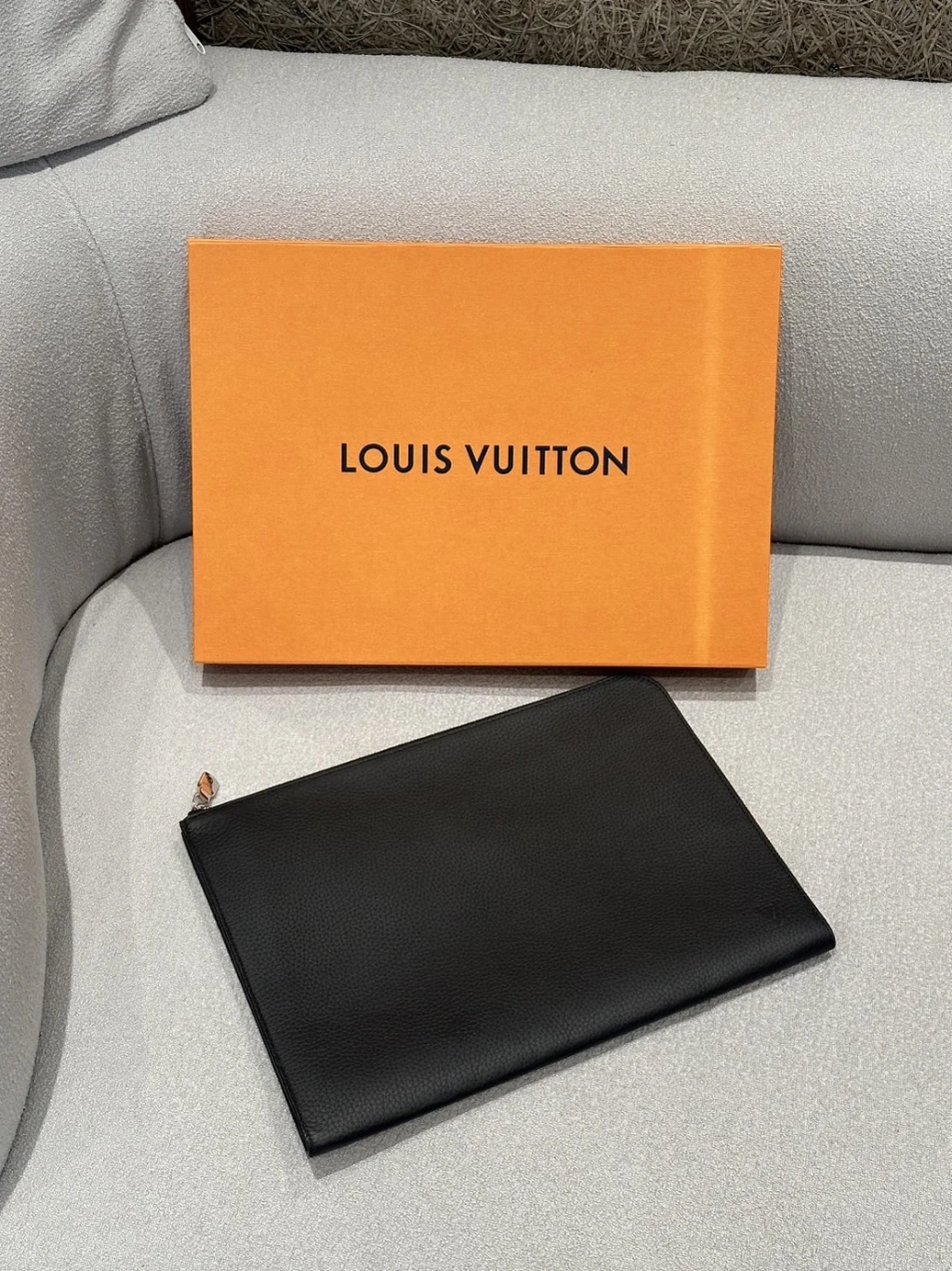 LV 素面手拿包