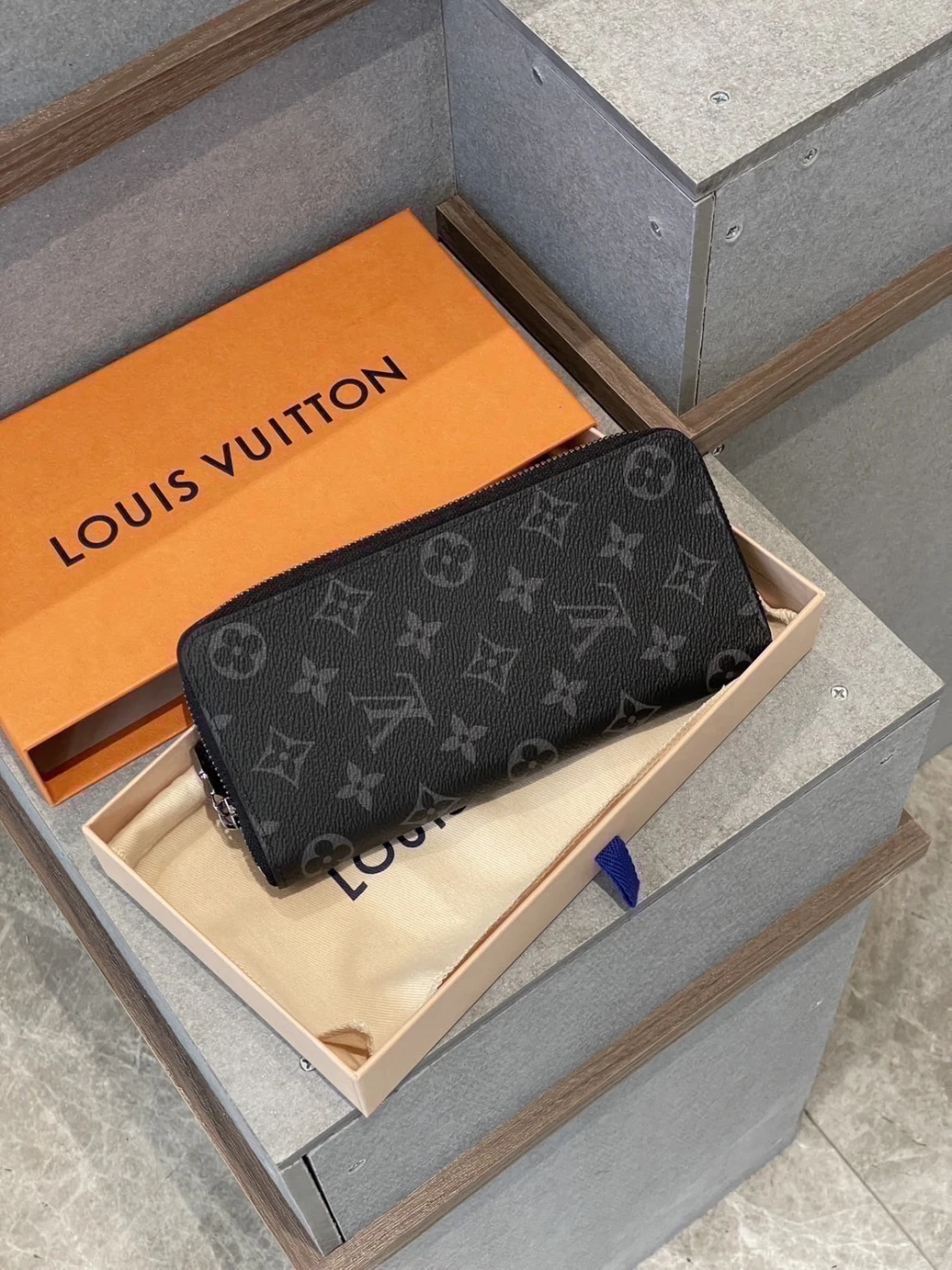 LV 男款黑老花全開拉鍊長夾