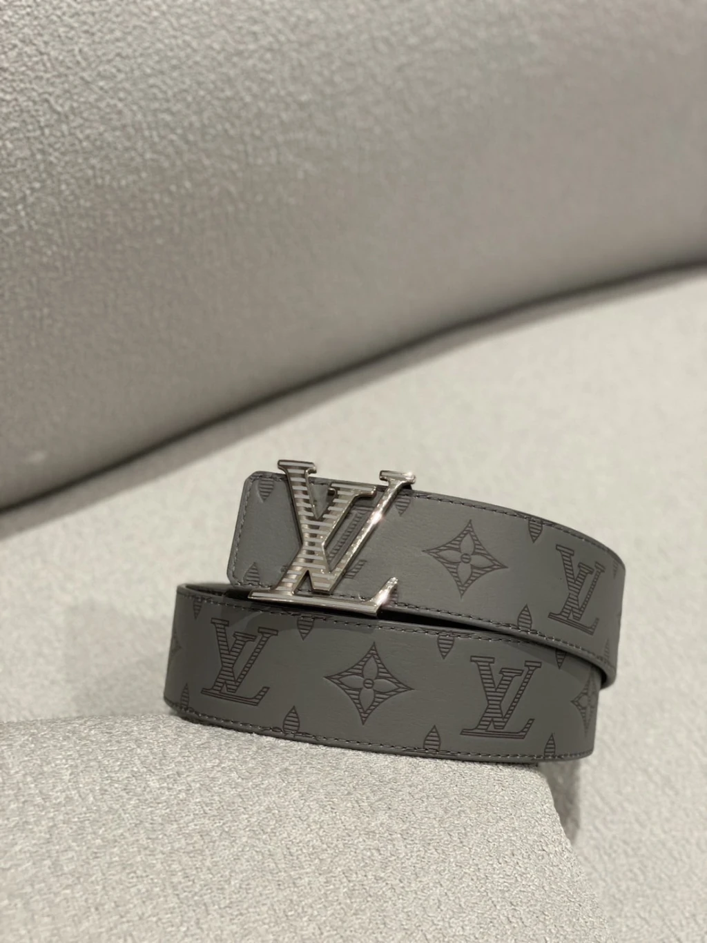 LV 特殊壓紋 灰老花皮帶
