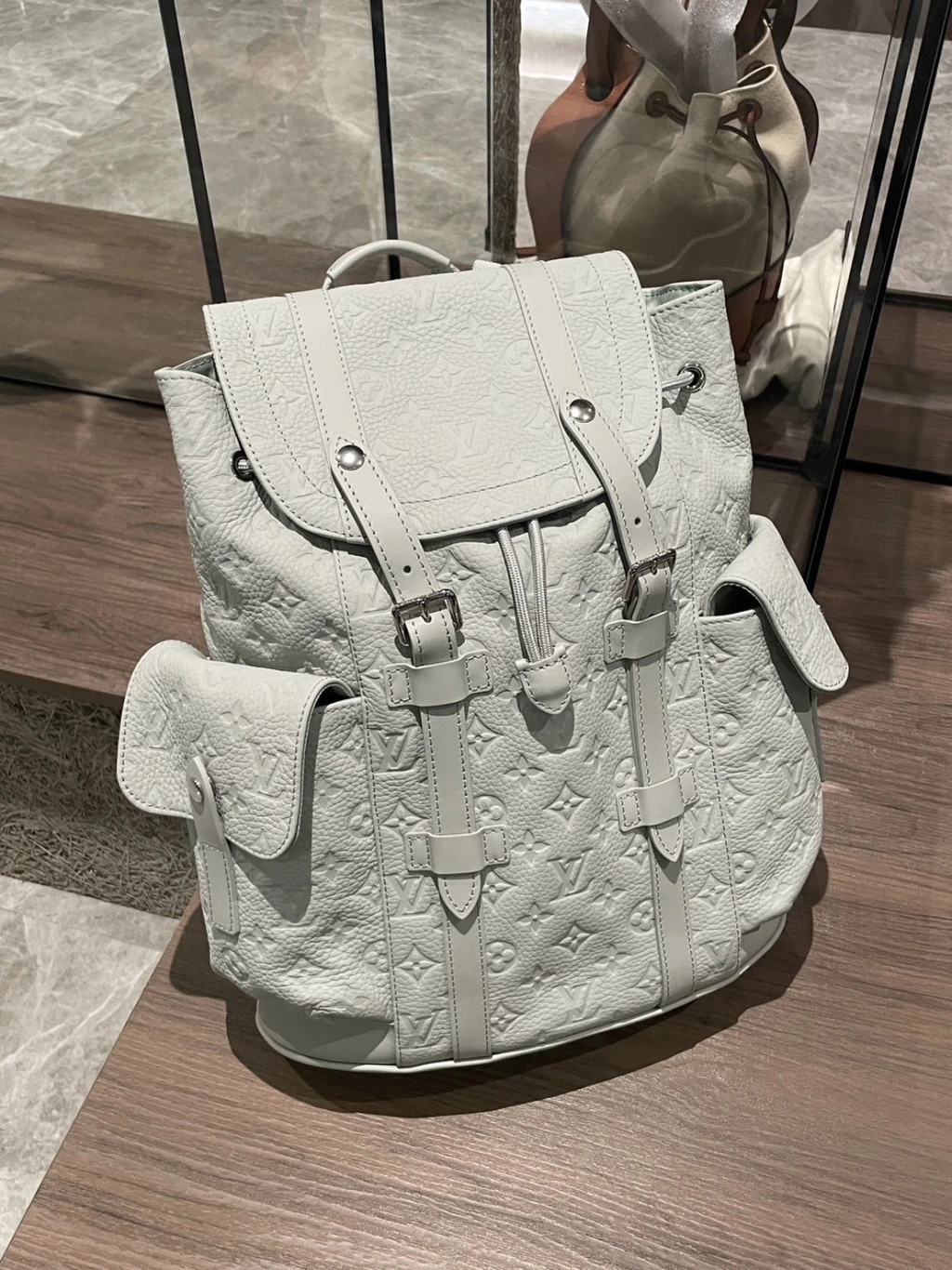 LV 灰壓紋後背包